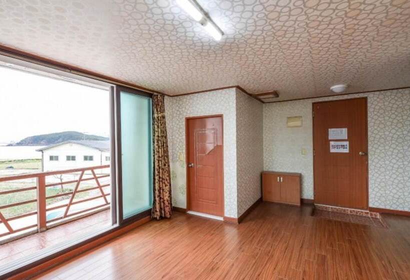 Taean Hakampo Hakampo Pension