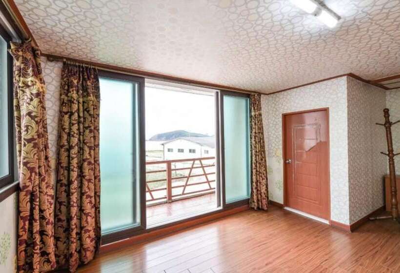 Taean Hakampo Hakampo Pension