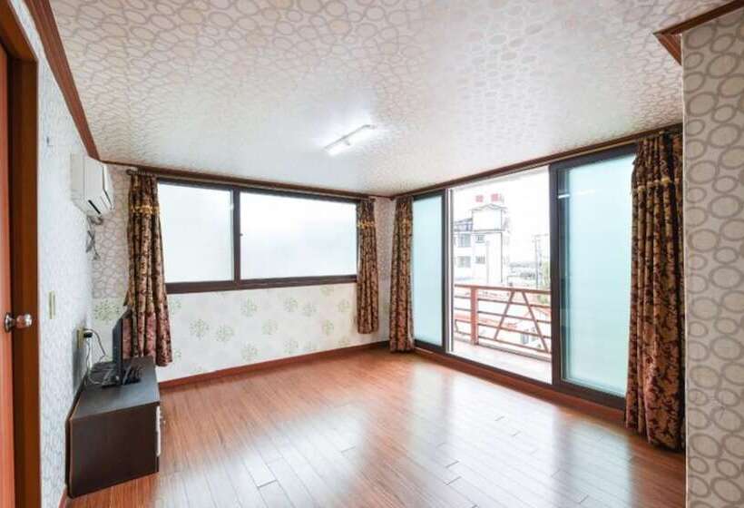 Taean Hakampo Hakampo Pension