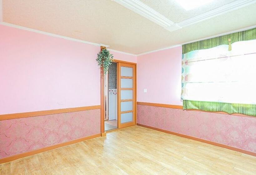 Taean Kkotjibada Sketch Pension