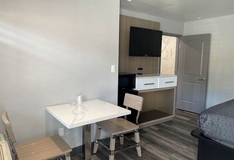 Bronco Motel South Central