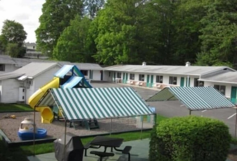 Brookside Motel & Cabins