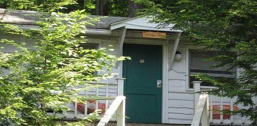 Brookside Motel & Cabins