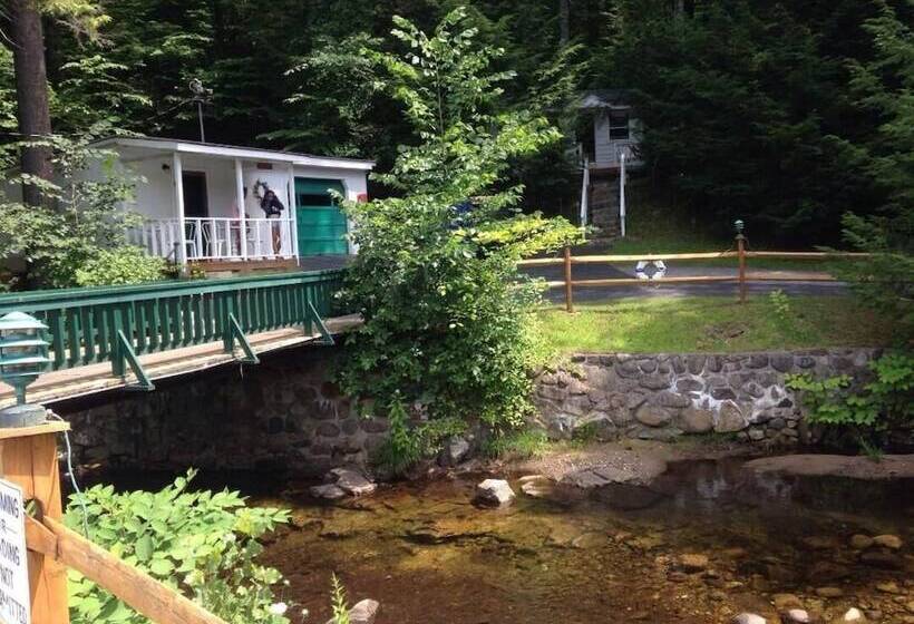 Brookside Motel & Cabins