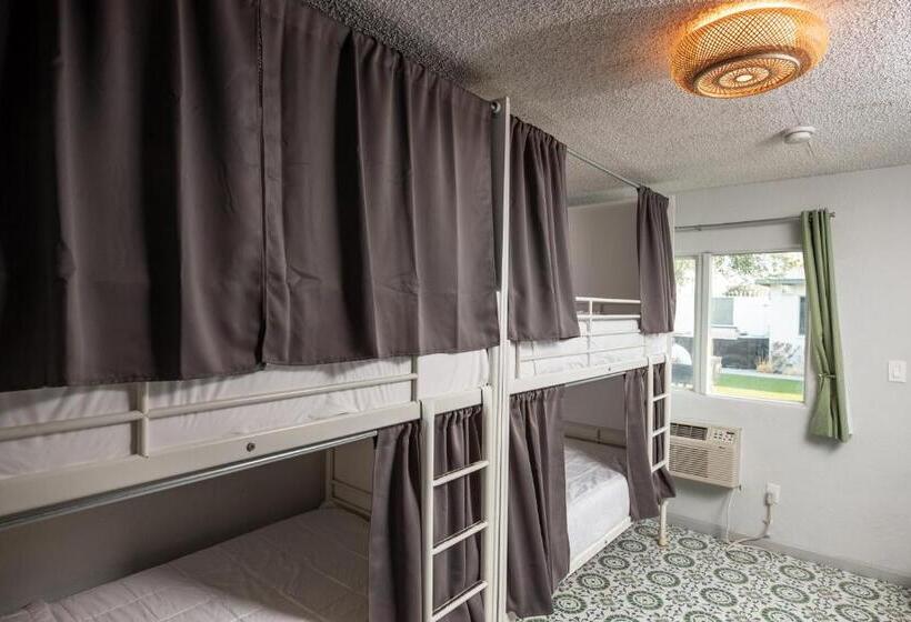 Bungalows Hostel