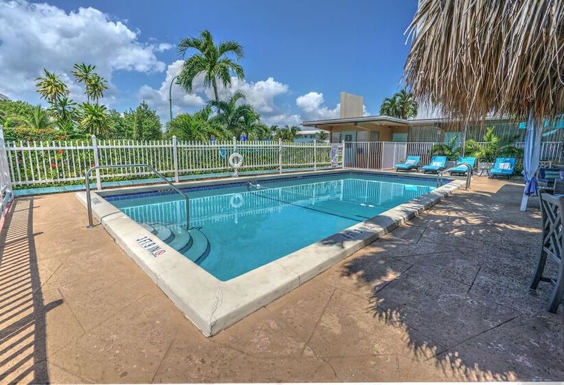 Castle By The Sea Motel