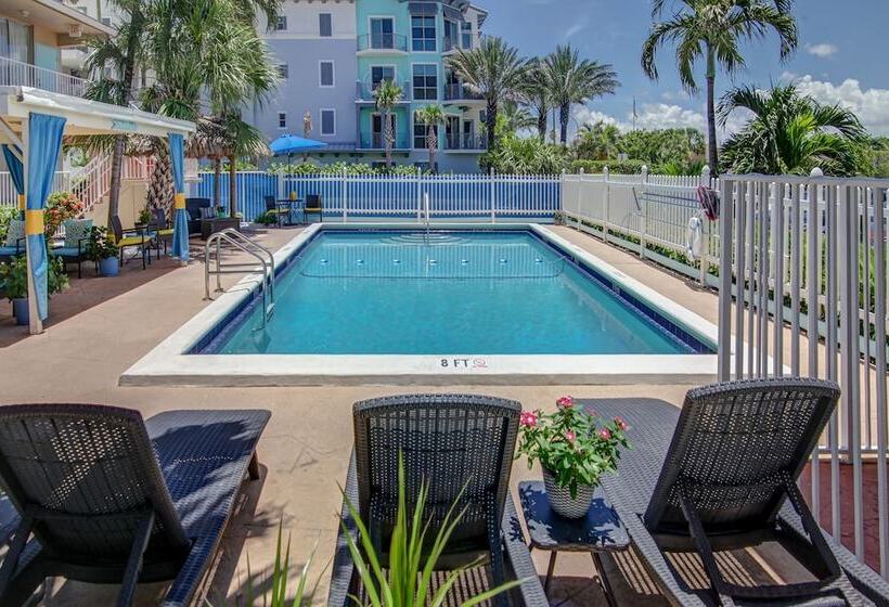 Castle By The Sea Motel