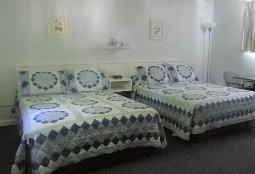 Country Squire Motel