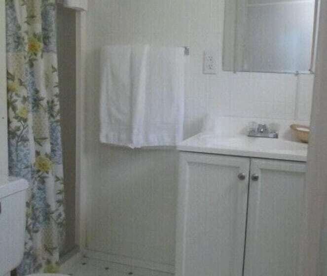 Country Squire Motel