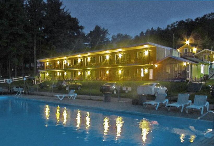 Half Moon Motel & Cottages