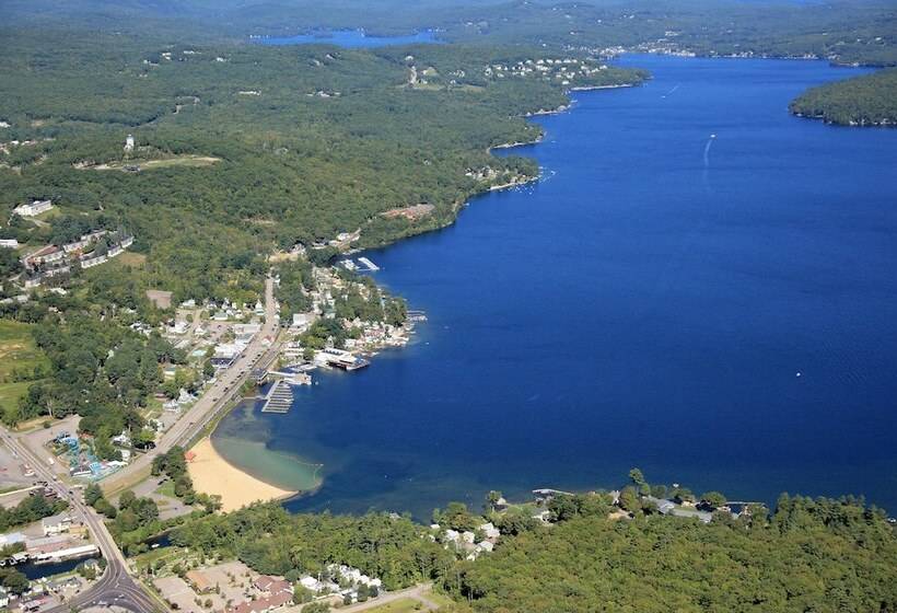 Half Moon Motel & Cottages