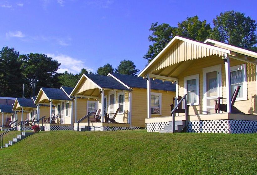 Half Moon Motel & Cottages