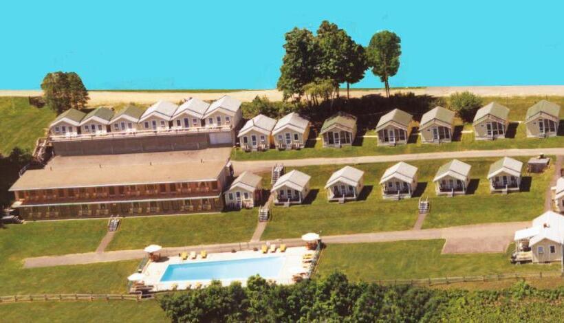 Half Moon Motel & Cottages