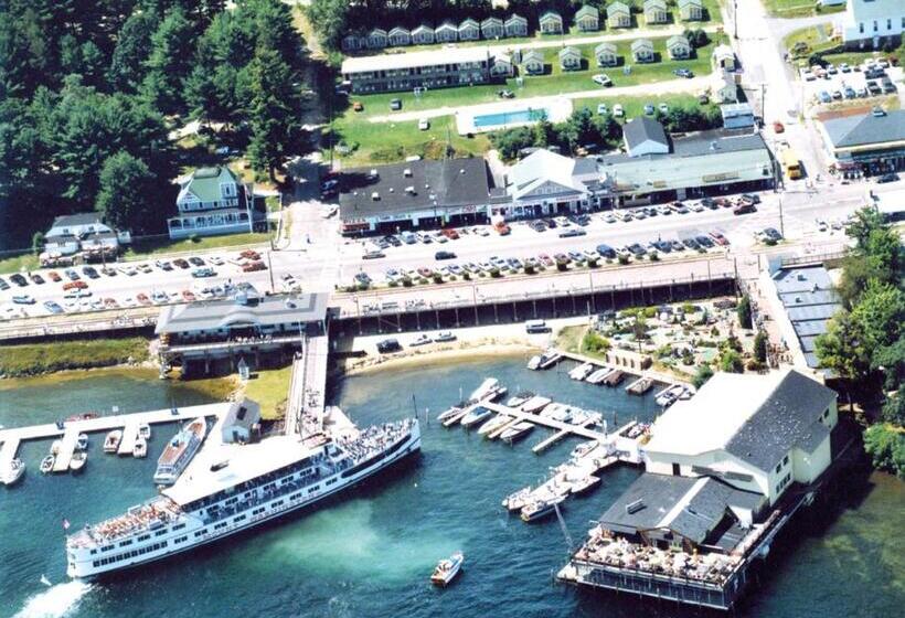 Half Moon Motel & Cottages