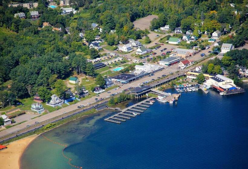 Half Moon Motel & Cottages