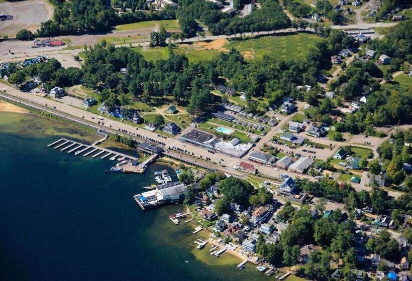 Half Moon Motel & Cottages