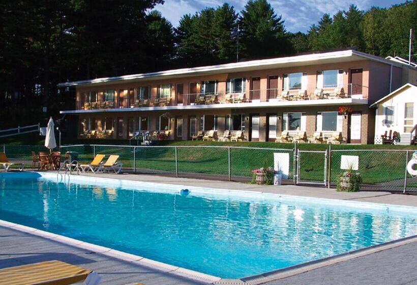 Half Moon Motel & Cottages