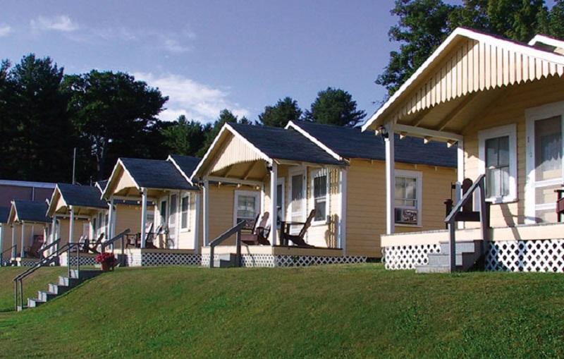 Half Moon Motel & Cottages