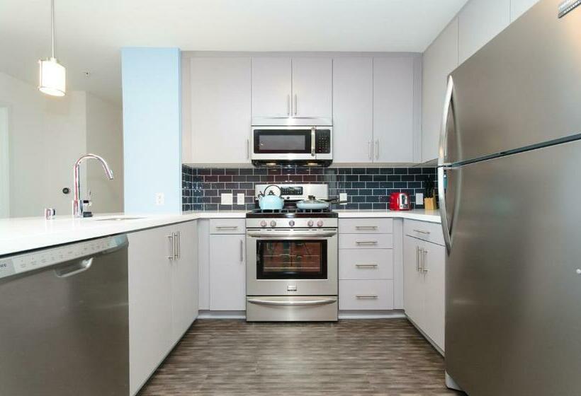 هتل Modern Apartment Rentals