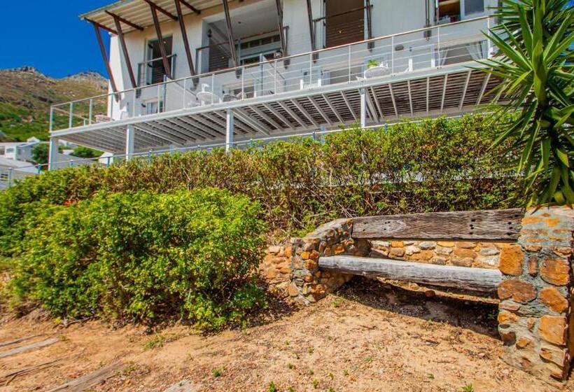 فندق A Boat House