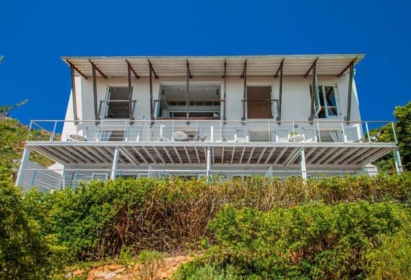 فندق A Boat House