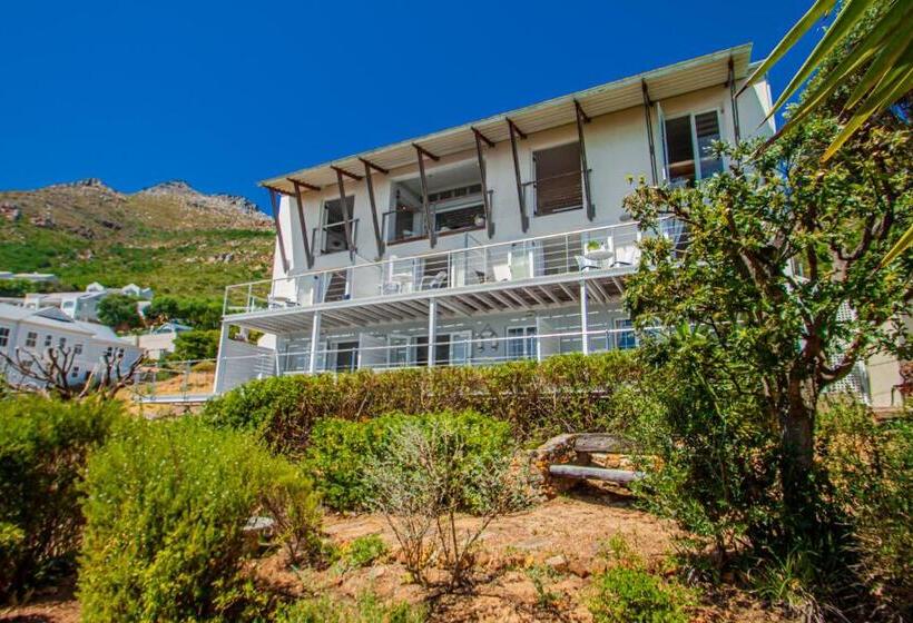 فندق A Boat House