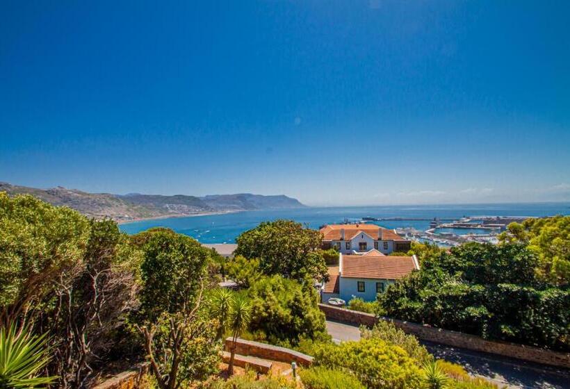 فندق A Boat House