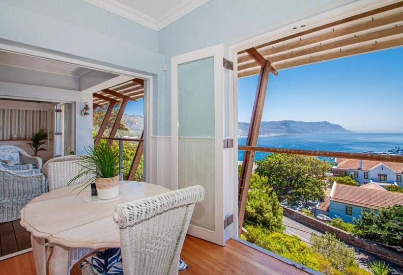 فندق A Boat House