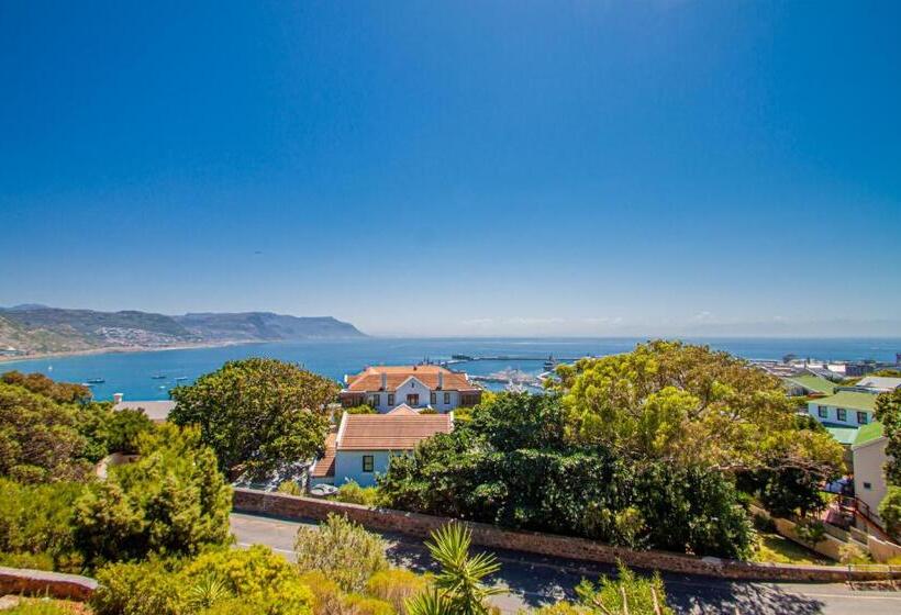 فندق A Boat House