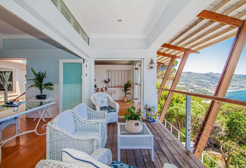 فندق A Boat House