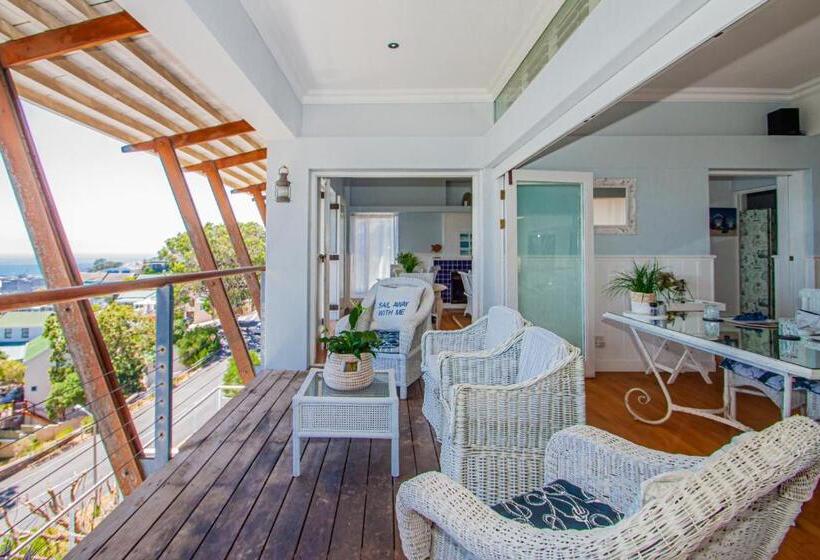 فندق A Boat House