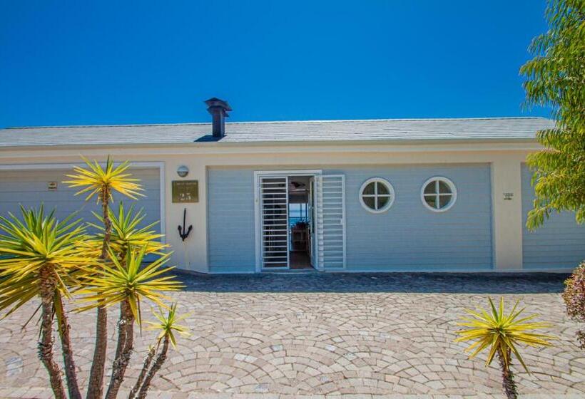 فندق A Boat House