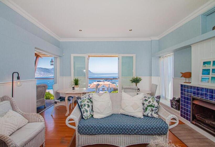 فندق A Boat House