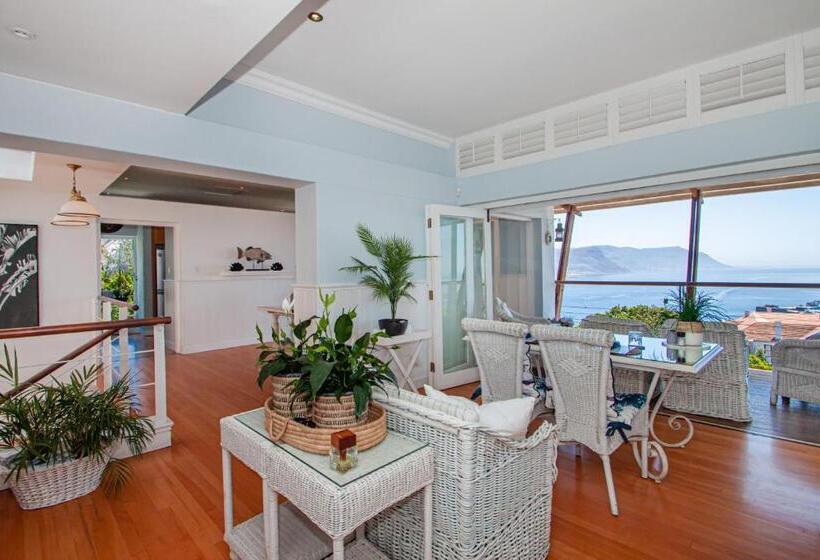 فندق A Boat House