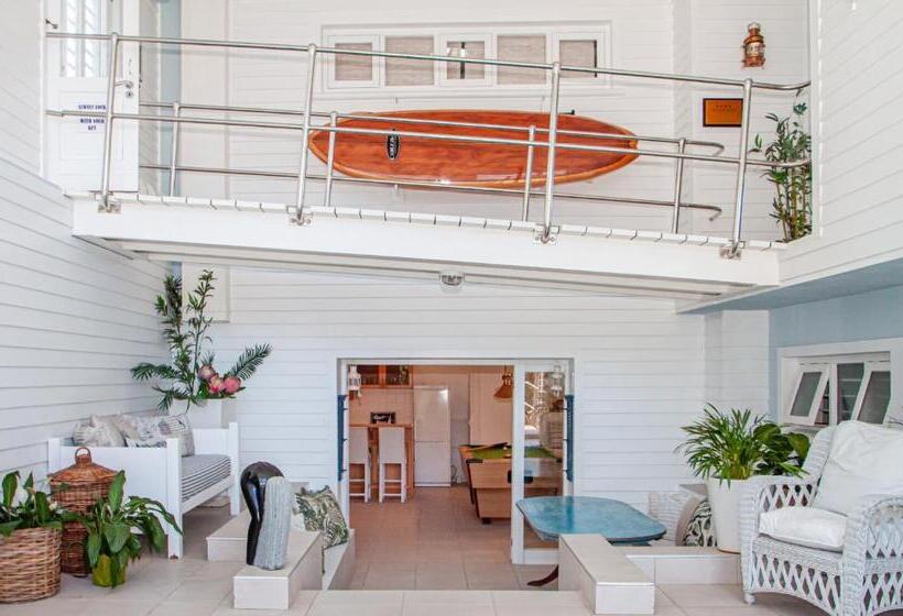 فندق A Boat House