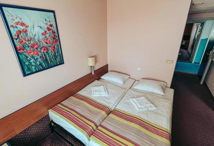 בית מלון כפרי Aqua