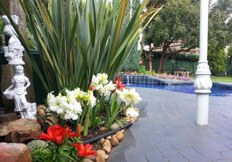 Отель Araluen Cottage