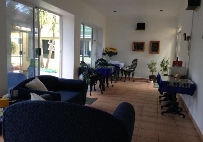 Отель Araluen Cottage