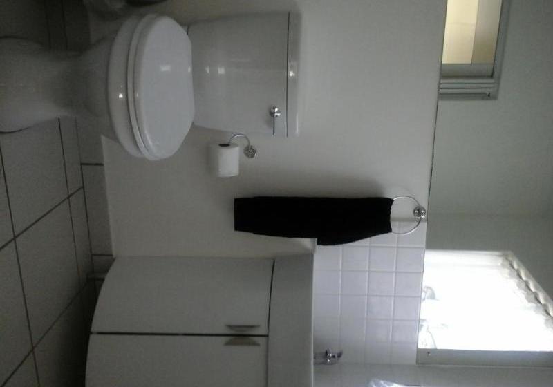 Отель Araluen Cottage