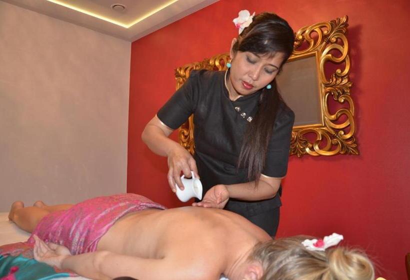 בית מלון כפרי Azalia & Spa