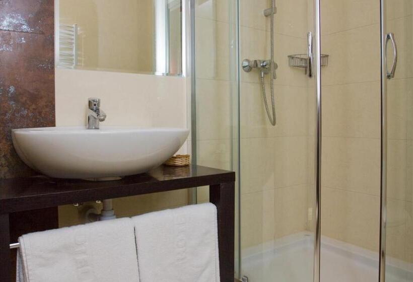 בית מלון כפרי Azalia & Spa