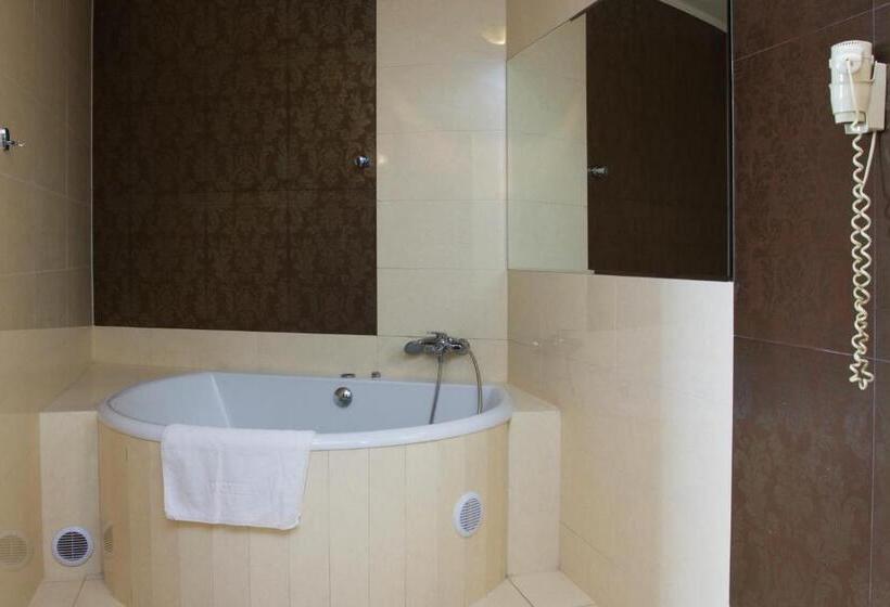 בית מלון כפרי Azalia & Spa