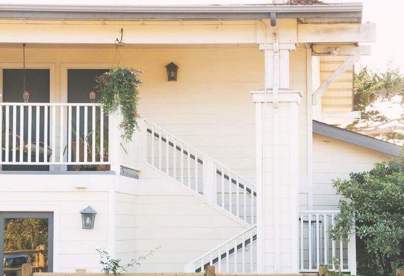 בית מלון כפרי Back Bay Inn