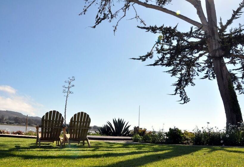 בית מלון כפרי Back Bay Inn