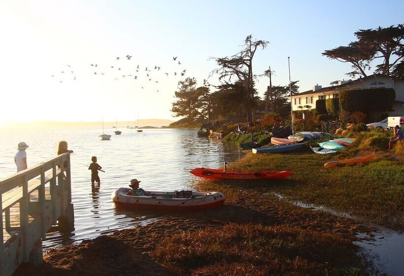 בית מלון כפרי Back Bay Inn