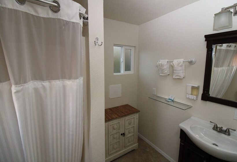 בית מלון כפרי Back Bay Inn