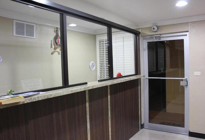 فندق Budget Inn Lake Wales