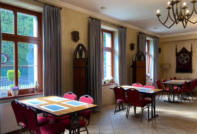 בית מלון כפרי I Restauracja Castle