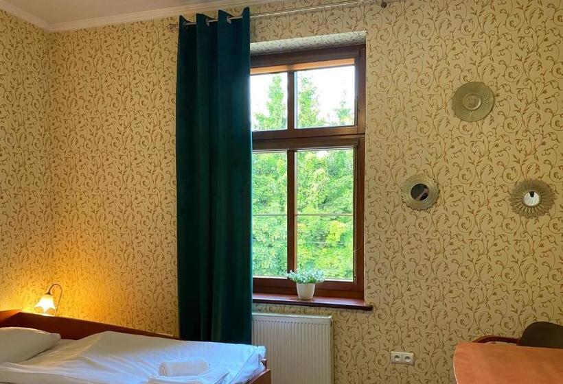 בית מלון כפרי I Restauracja Castle