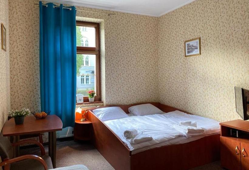 בית מלון כפרי I Restauracja Castle